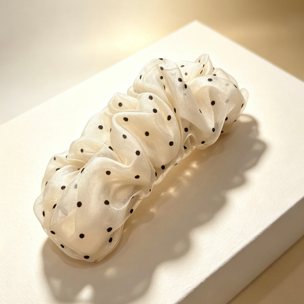 Black and white polka-dot mesh banana hair clip-03
