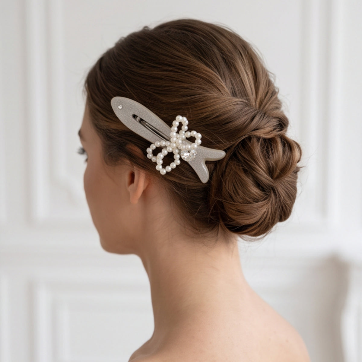 Fish-Shaped Pearl Bow Alligator Hair Clip